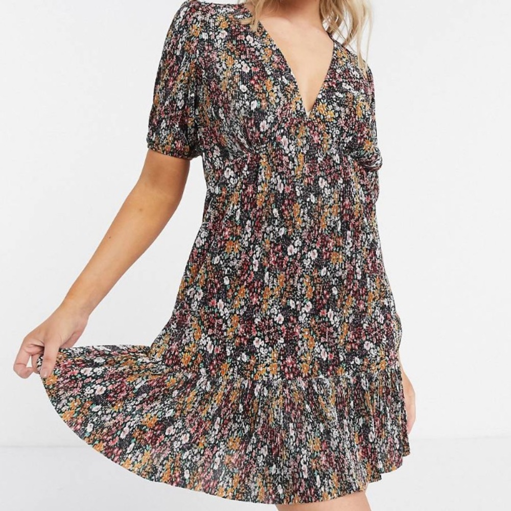 NWOT Plisse floral dress